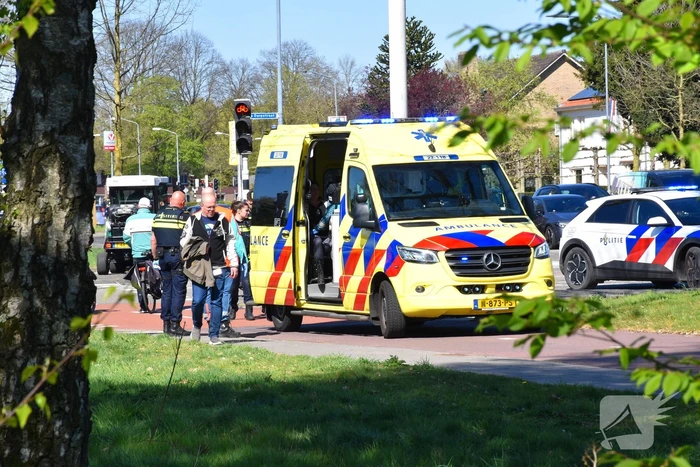 Scooterrijder en fietser botsen