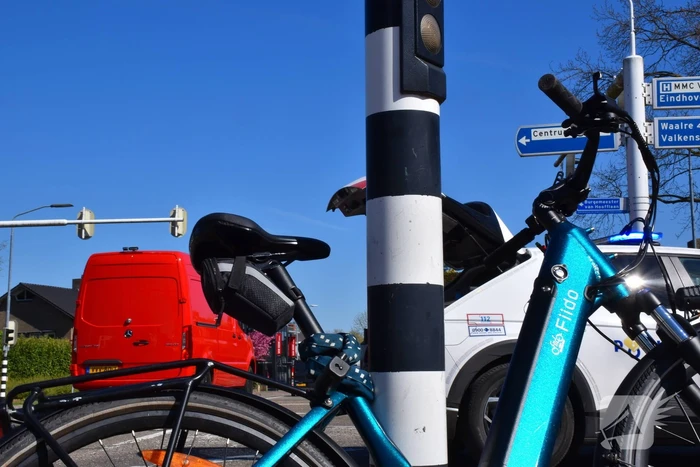 Scooterrijder en fietser botsen