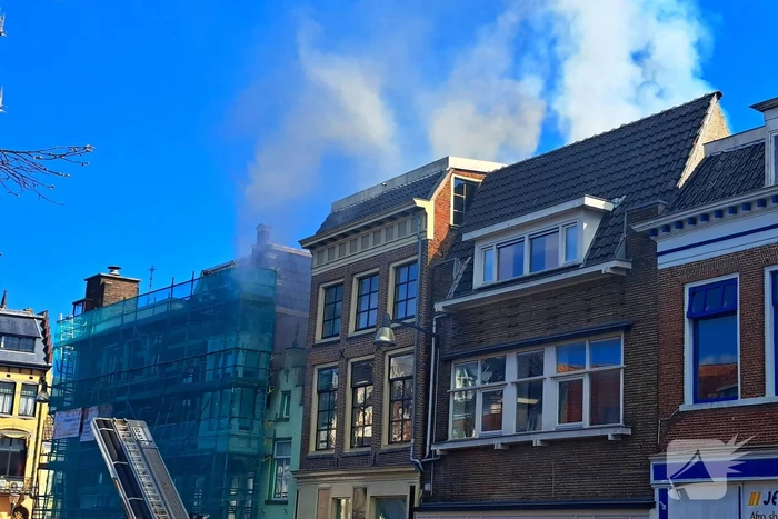 Veel rookontwikkeling door woningbrand
