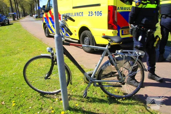 Fietser komt ten val na aanrijding