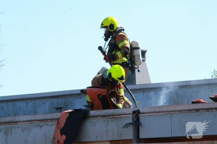 Brand op dak van onderwijsinstelling