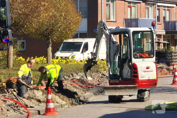 Brandweer schaalt op bij geraakte gasleiding