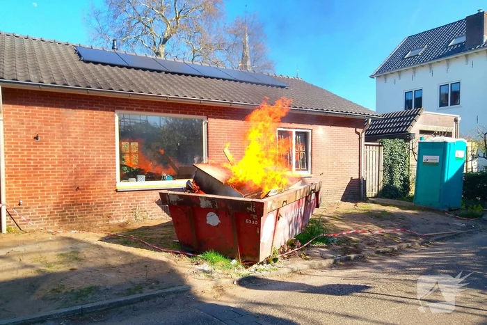 Bouwcontainer geblust door brandweer