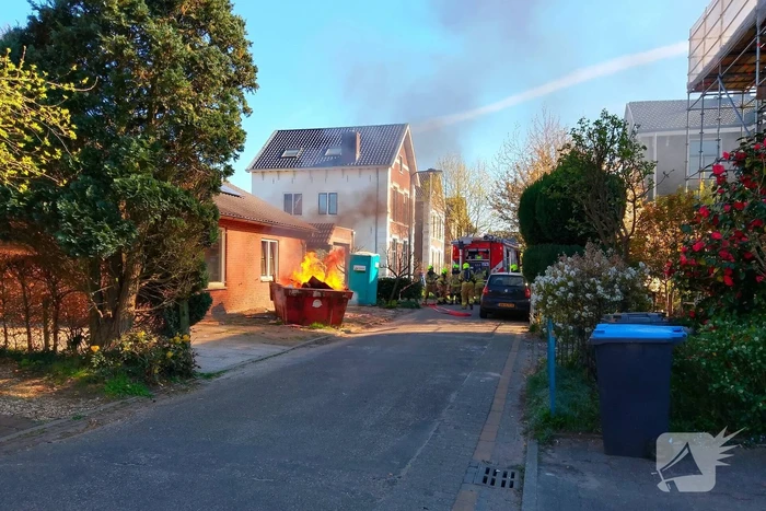 Bouwcontainer geblust door brandweer