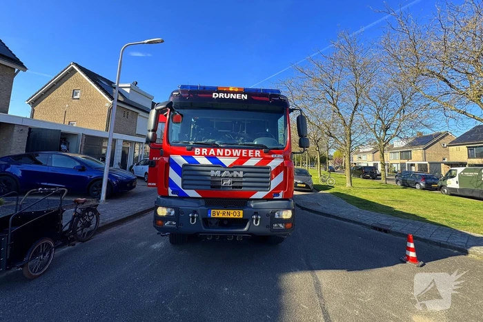 Brandweer ventileert woning na brand