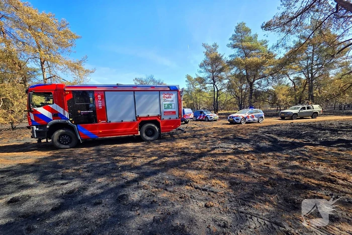 Rook waargenomen op heide brandweer blust brand