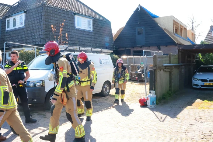 Brand op dak snel onder controle