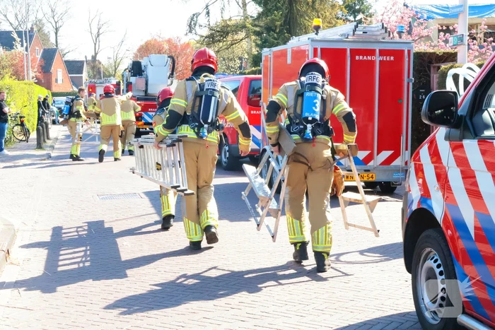 Brand op dak snel onder controle