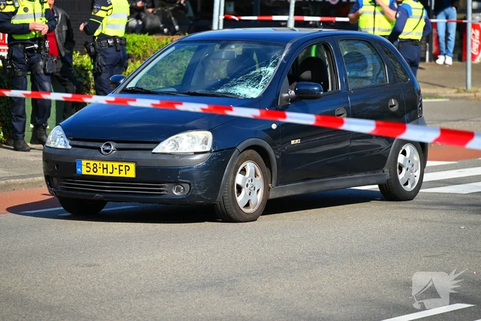 Voetganger aangereden op zebrapad door automobilist