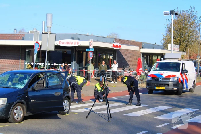 Voetganger aangereden op zebrapad door automobilist