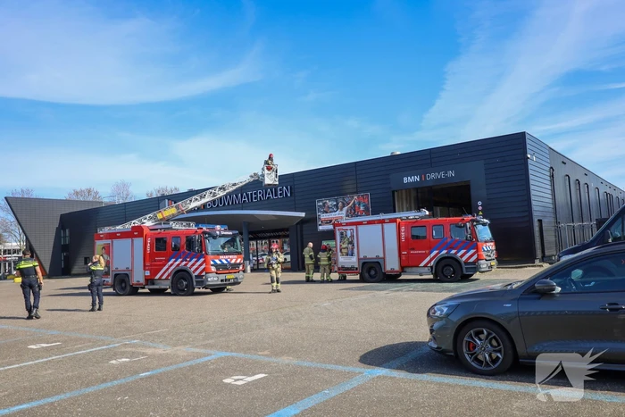 Brand bij BMN bouwmaterialen snel onder controle