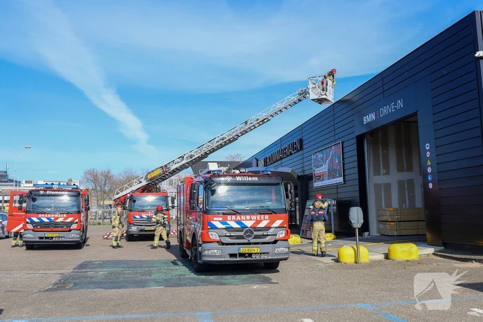 Brand bij BMN bouwmaterialen snel onder controle