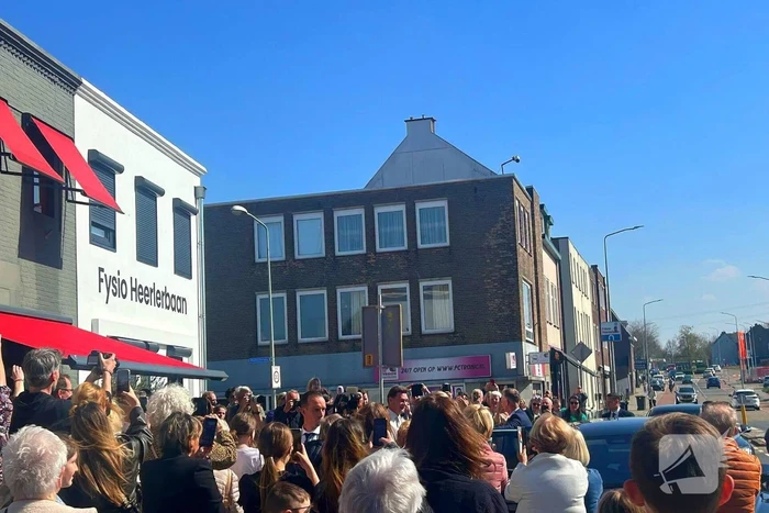 Koningin bezoekt stadsdeel Heerlerbaan voor gesprekken met inwoners en ondernemers