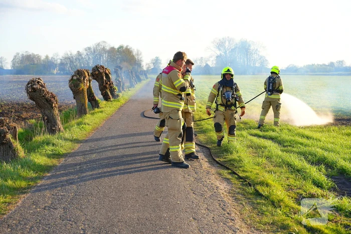 Snoeihout in vlammen, boom snel geblust