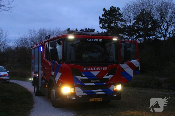 Brandweer blust brandende bosschage