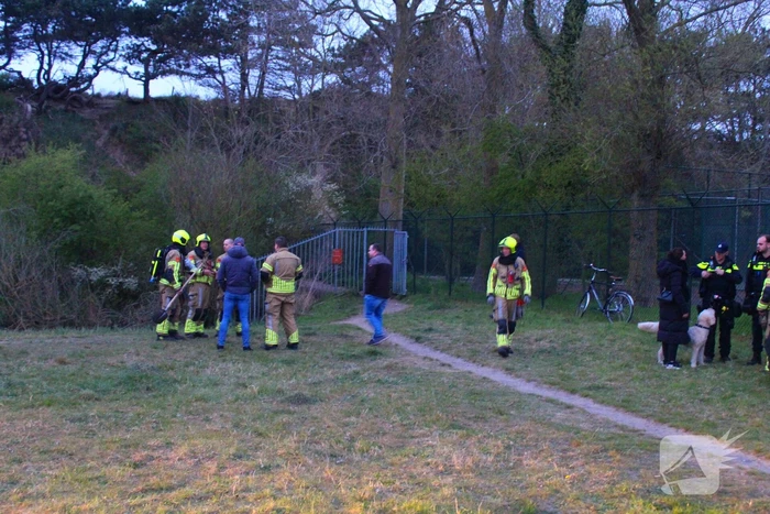 Brandweer blust brandende bosschage