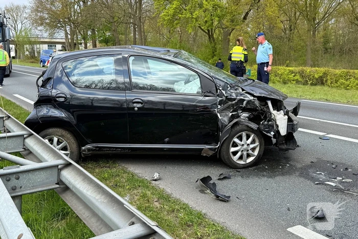 Twee gewonden bij aanrijding tussen twee voertuigen