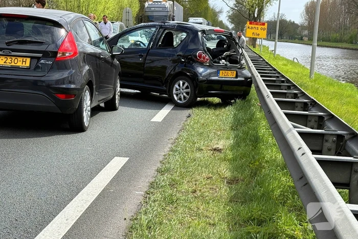 Twee gewonden bij aanrijding tussen twee voertuigen