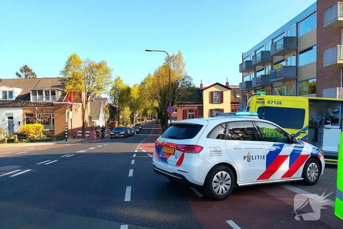 Automobilist ziet scootmobiel over het hoofd