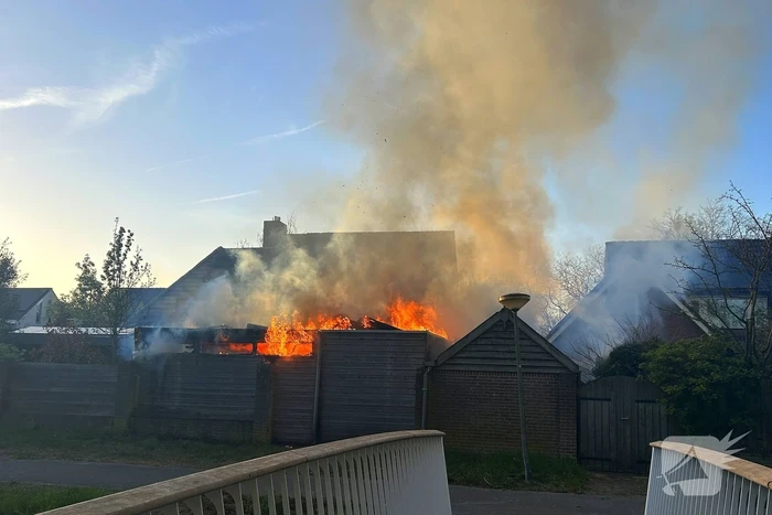 Uitslaande brand in achtertuin
