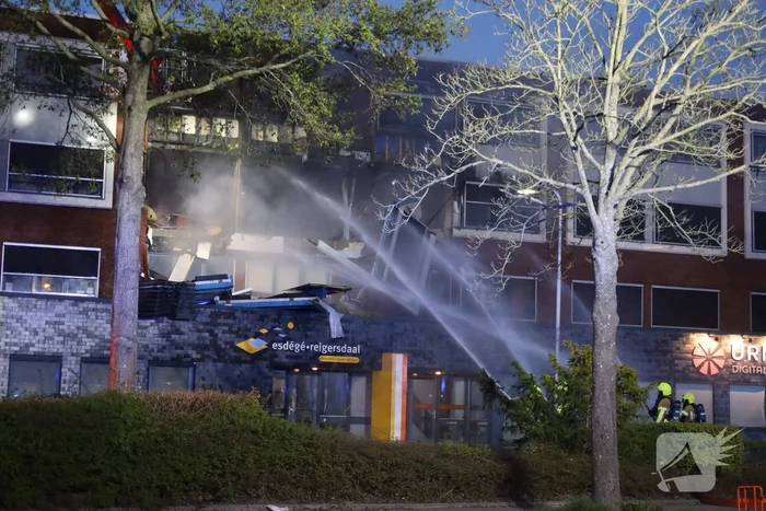 Voorgevel ingestort na mogelijk explosie