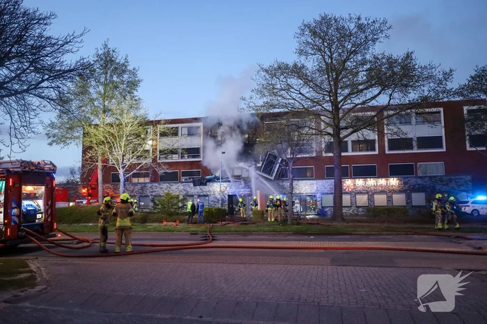Voorgevel ingestort na mogelijk explosie