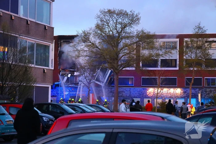 Voorgevel ingestort na mogelijk explosie