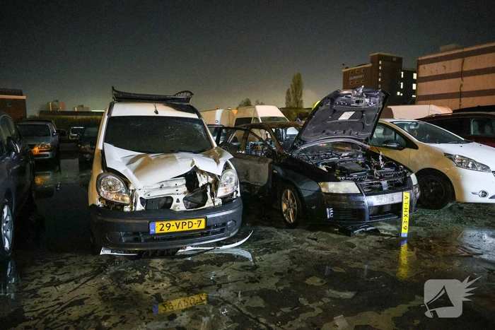Benzinevaten aangetroffen bij autobrand