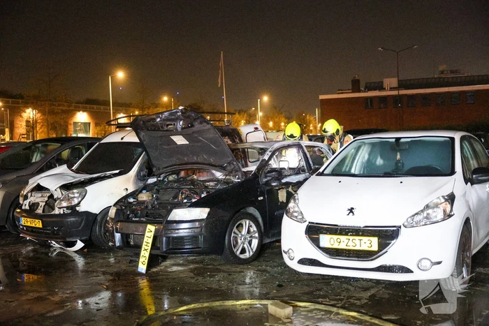 Benzinevaten aangetroffen bij autobrand