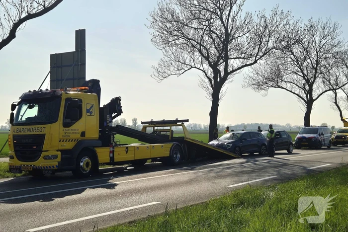 Kopstaart botsing tussen twee voertuigen