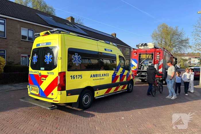 Man valt in slaap met pan op vuur