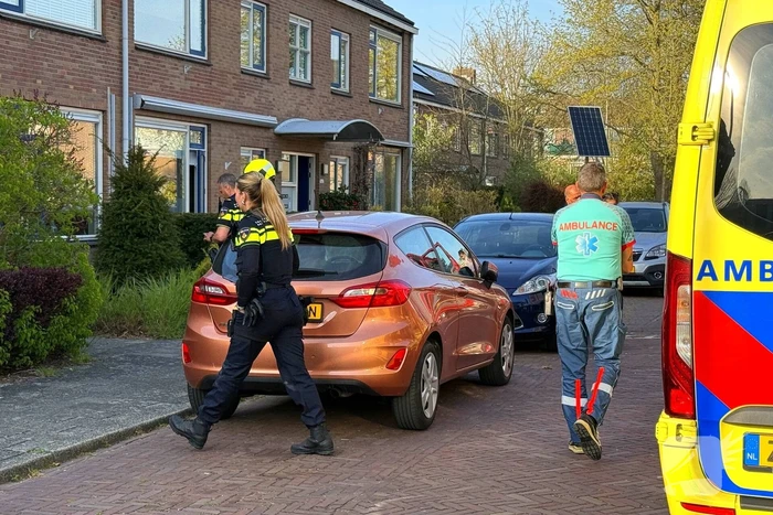 Man valt in slaap met pan op vuur