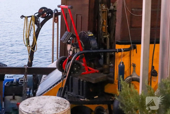 Aangebrande pizza aan boord woonschip zorgt voor grote inzet hulpdiensten