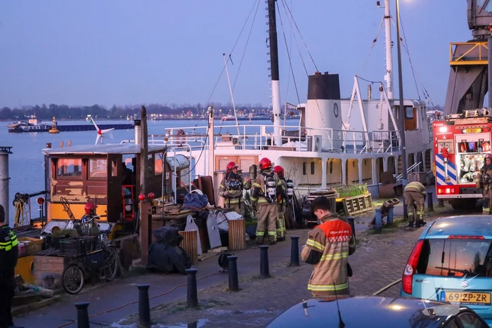 Aangebrande pizza aan boord woonschip zorgt voor grote inzet hulpdiensten