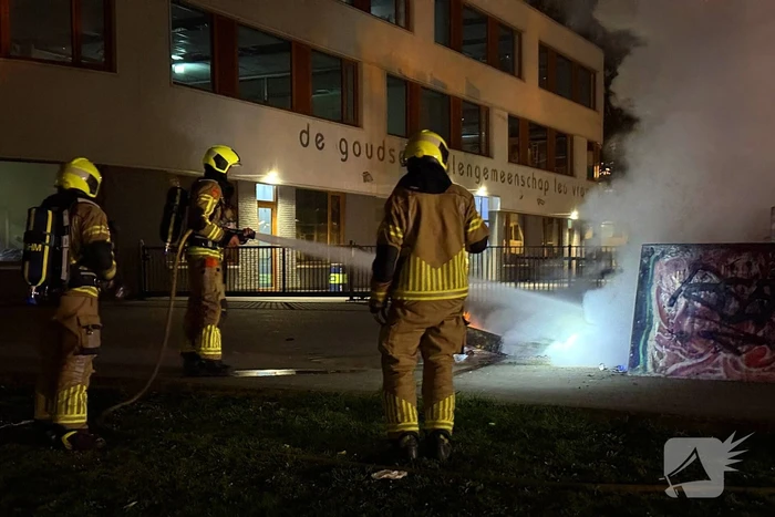 Bankstel in brand bij skatebaan