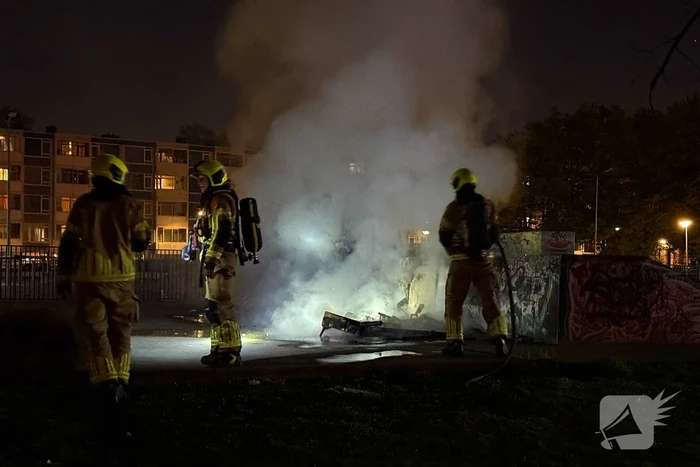 Bankstel in brand bij skatebaan