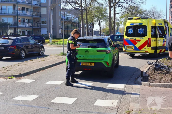 Fietser gewond bij botsing met auto
