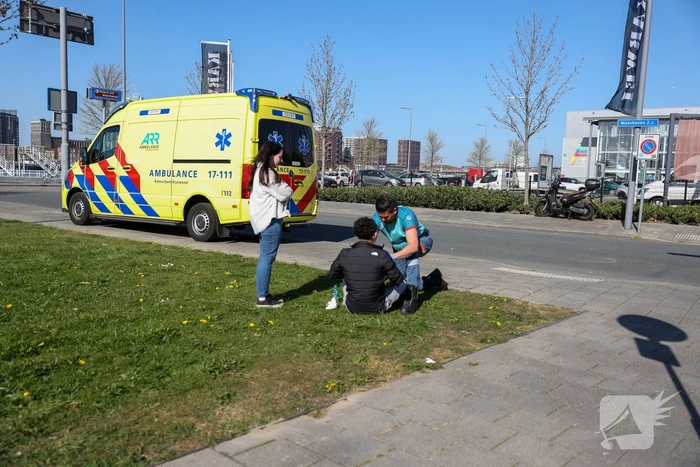 Scooterrijder geschept door auto