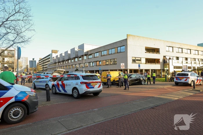 Persoon gewond geraakt bij steekpartij, verdachten aangehouden