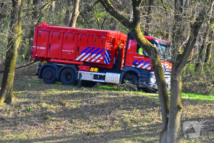 Verschillende hulpdiensten assisteren bij grote bosbrand