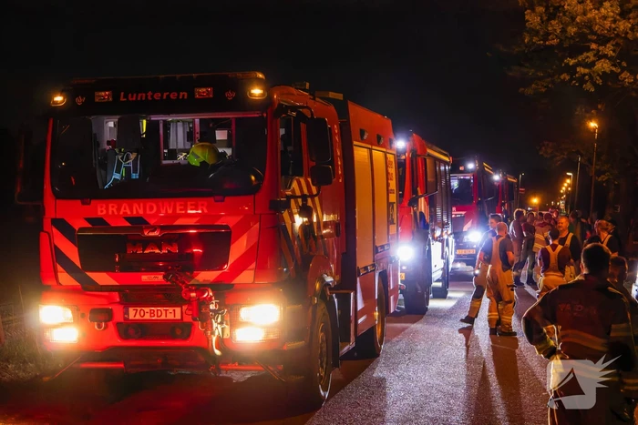Verschillende hulpdiensten assisteren bij grote bosbrand