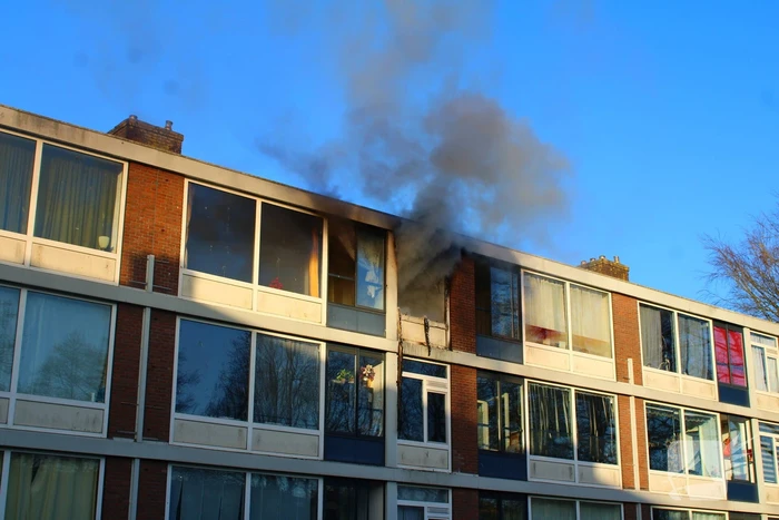 Rook stijgt op uit appartement