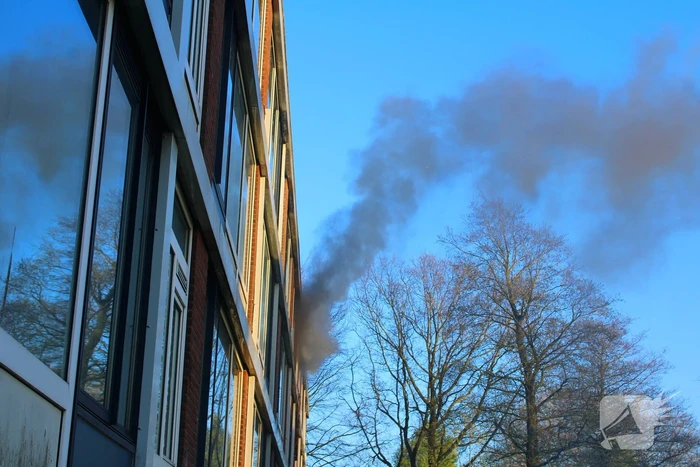 Rook stijgt op uit appartement