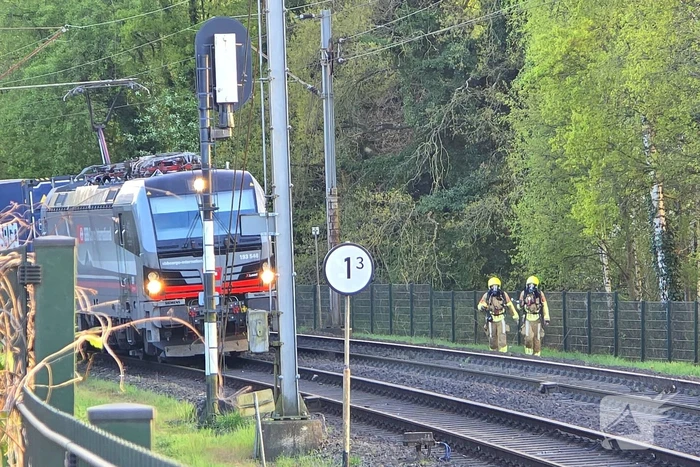 Brandweer en ProRail onderzoeken geurmelding bij goederentrein