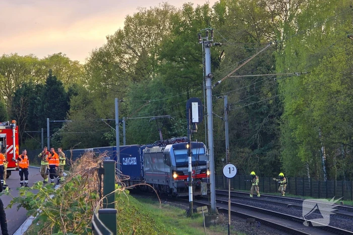 Brandweer en ProRail onderzoeken geurmelding bij goederentrein