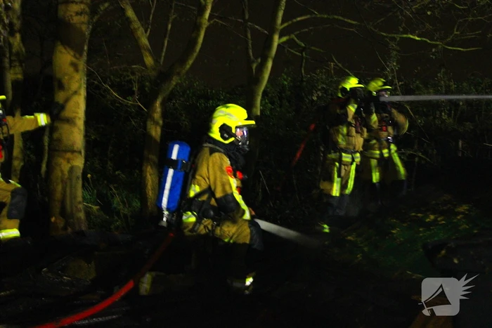 Brandweer zet meerdere voertuigen in voor brand in een gebouw