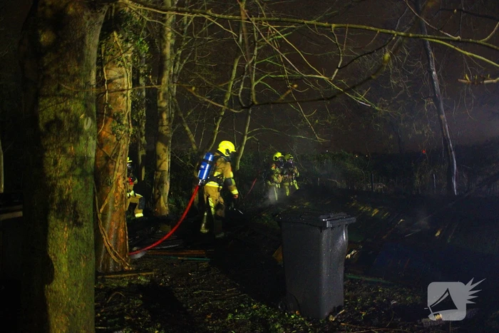 Brandweer zet meerdere voertuigen in voor brand in een gebouw