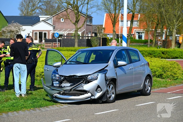 Gewonde bij aanrijding tussen twee auto's
