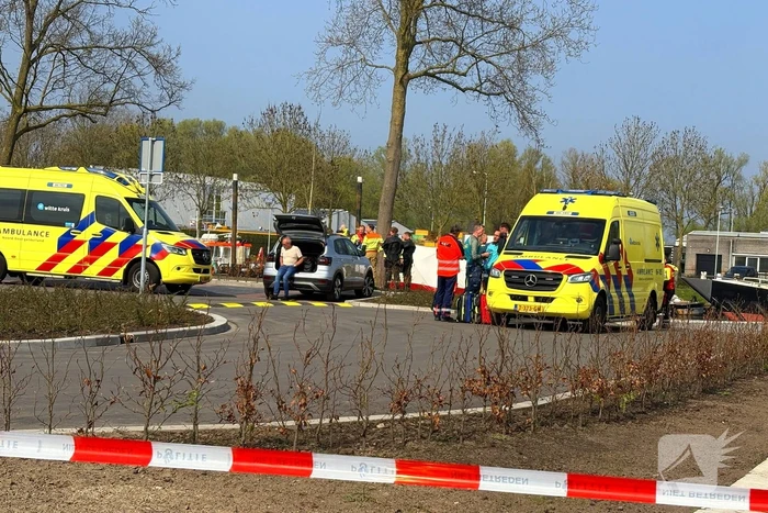 Persoon overleden na te water raken met auto