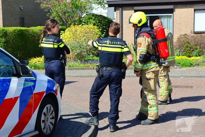 Brandweer verricht metingen na gaslucht